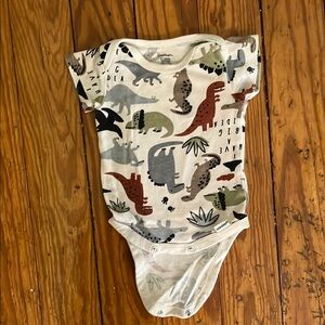 🍼Carter's Cream and Gray Dinosaur Print Onesie🍼